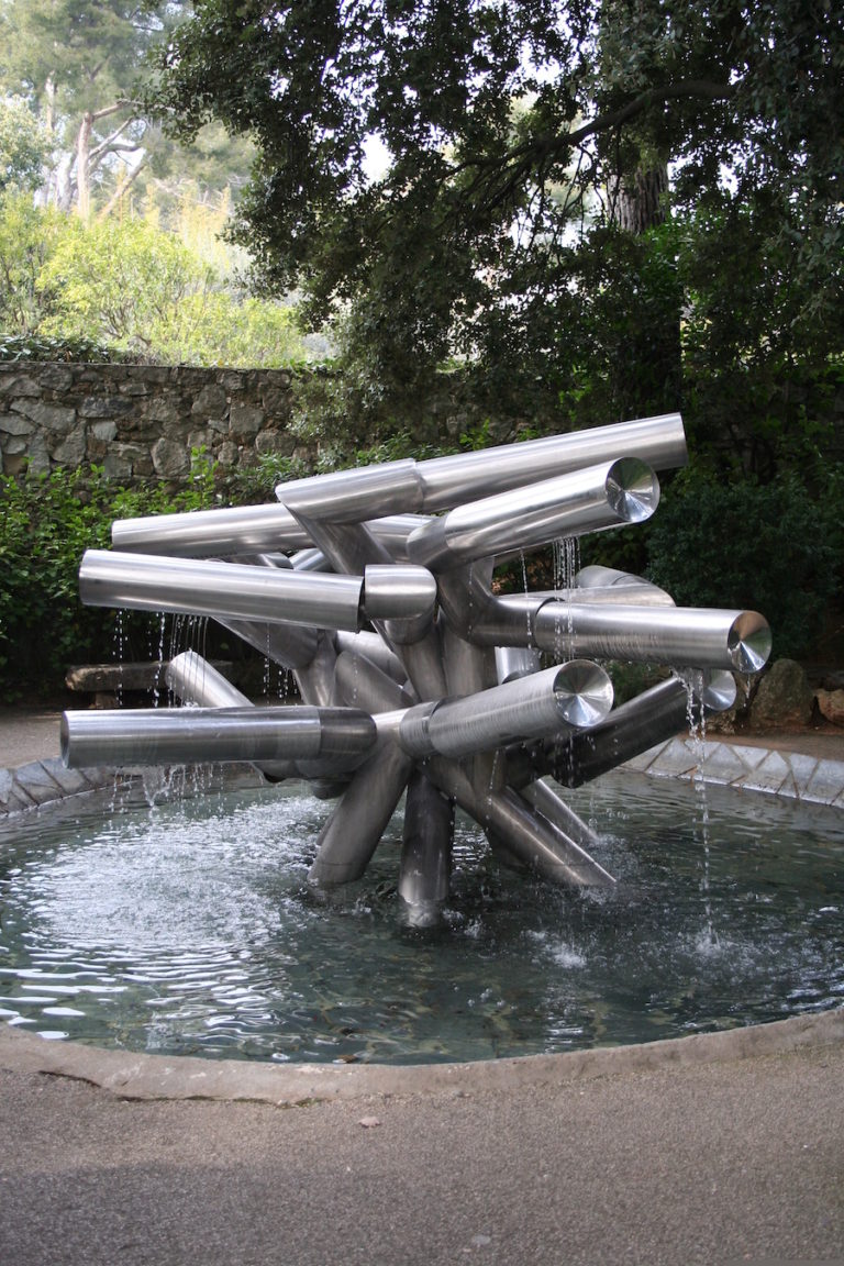 La Fontaine de Pol Bury, 1978, Acier inoxydable.